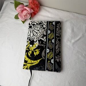 NWT Vera Bradley Baroque Paperback Book Cover – Retired Pattern – 8” X 5”